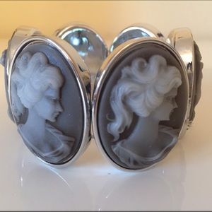 Cameo strech bracelet (new)